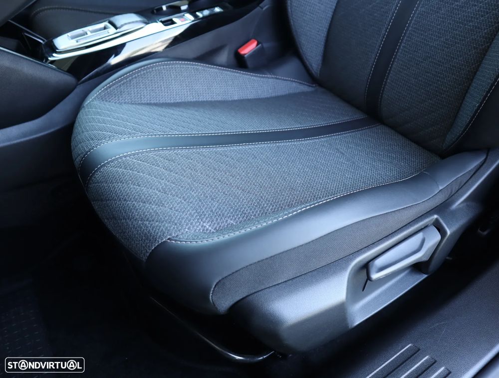 Peugeot 2008 1.2 Hybrid Allure e-DCS6 - 29