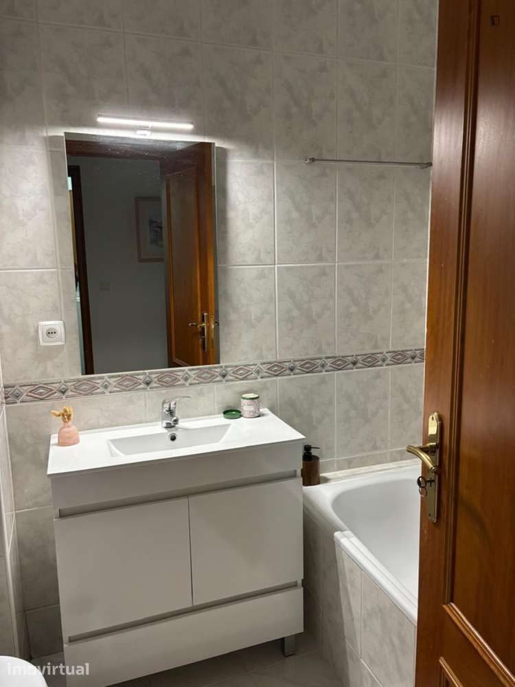 Apartamento com 1 quartos - localizado em Porto - Grande imagem: 4/10