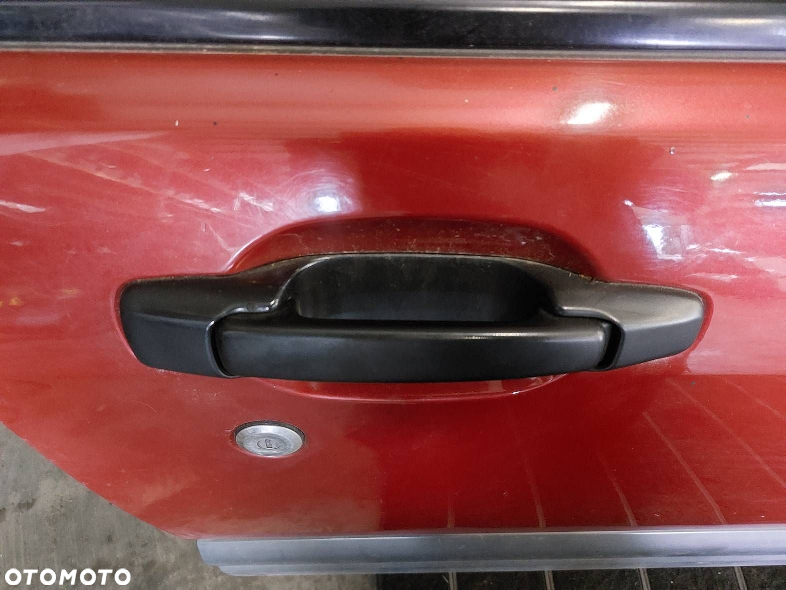 KLAMKA ZEWNĘTRZNA DRZWI PRAWY PRZÓD SUBARU FORESTER I - 2