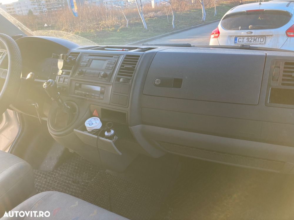 Volkswagen Caravelle - 5