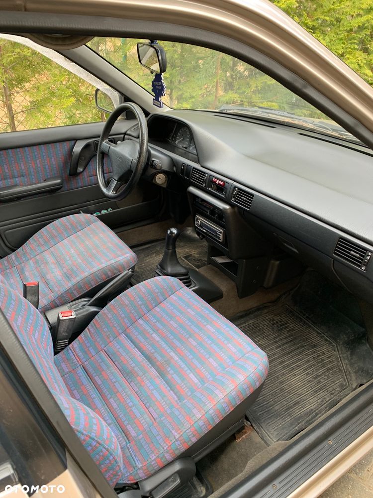 Mazda 323 1.6 GLX - 16