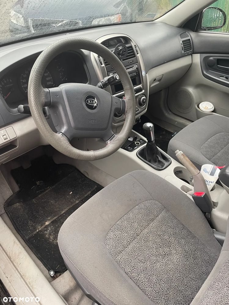 Kia Cerato 1.6 Comfort + - 4