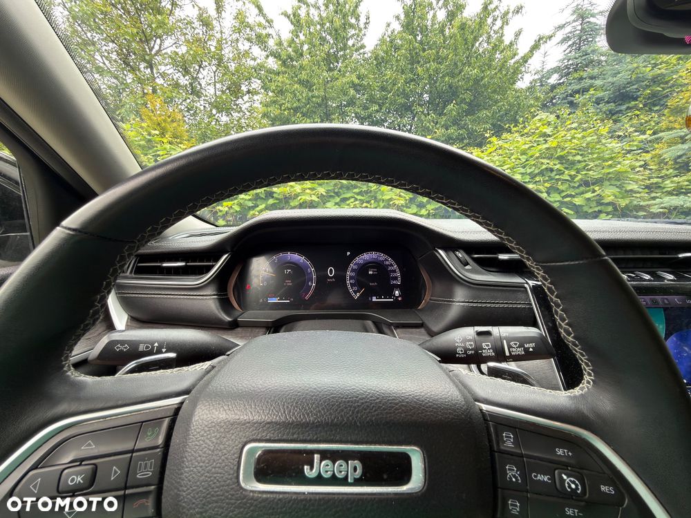 Jeep Grand Cherokee - 19