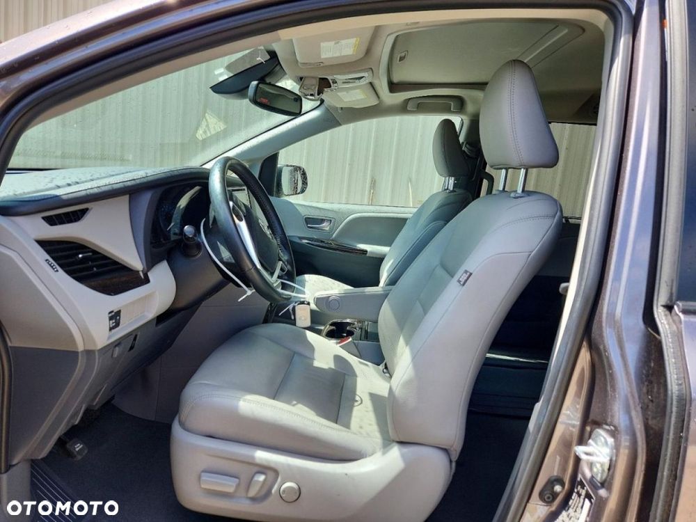Toyota Sienna - 9
