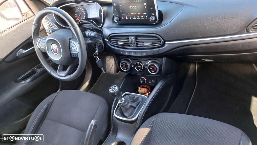 Fiat Tipo Station Wagon 1.3 M-Jet Lounge - 27