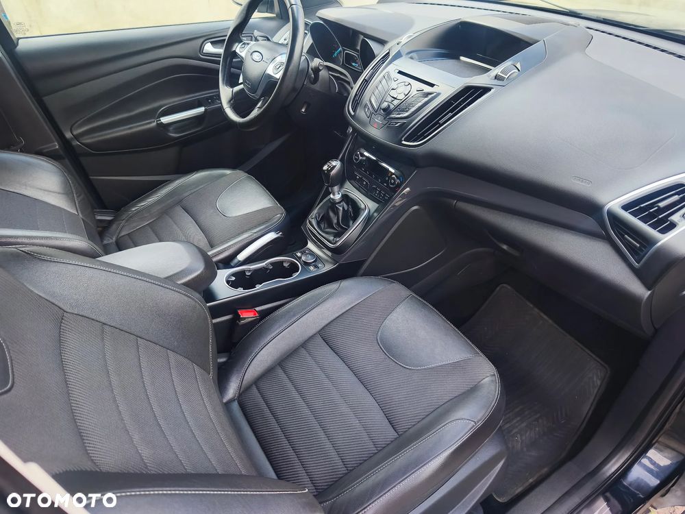Ford Kuga 2.0 TDCi 4x4 Titanium - 34