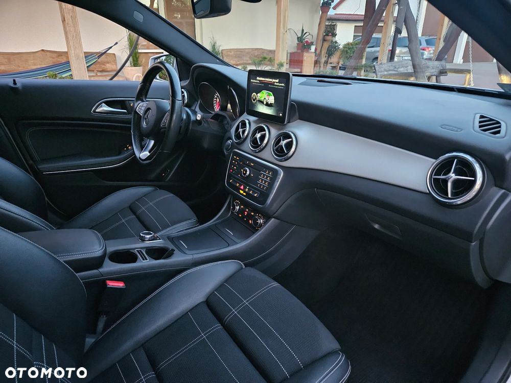 Mercedes-Benz GLA 200 7G-DCT Urban - 18
