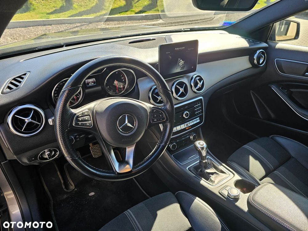 Mercedes-Benz GLA 200 Urban - 13