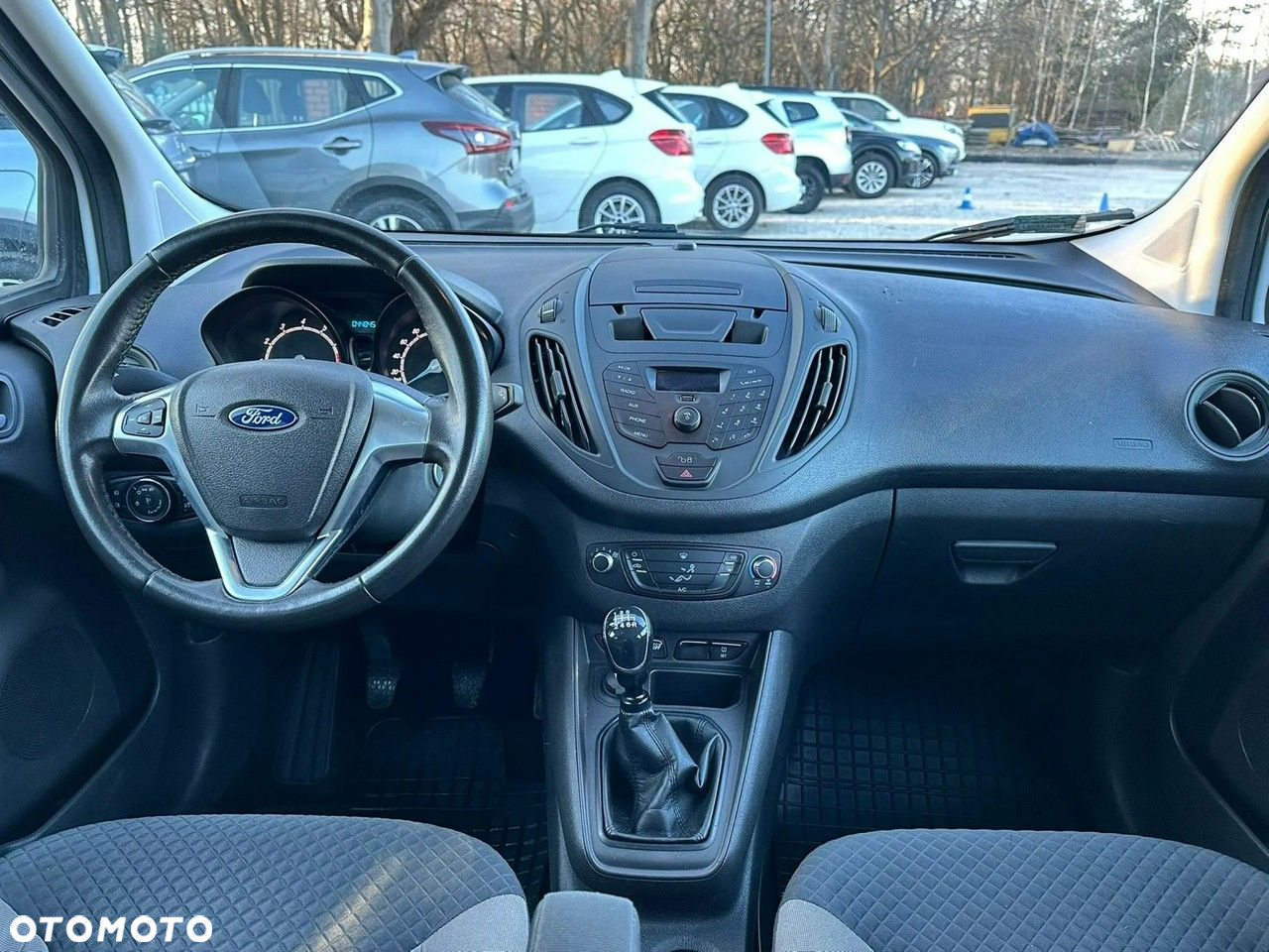 Ford Transit Courier - 14