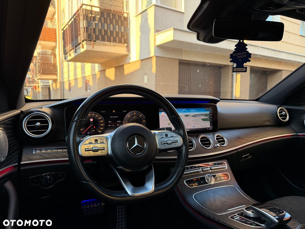 Mercedes-Benz Klasa E 220 d 4-Matic 9G-TRONIC - 26