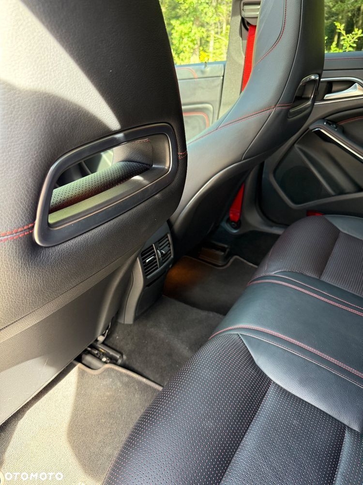 Mercedes-Benz CLA - 16