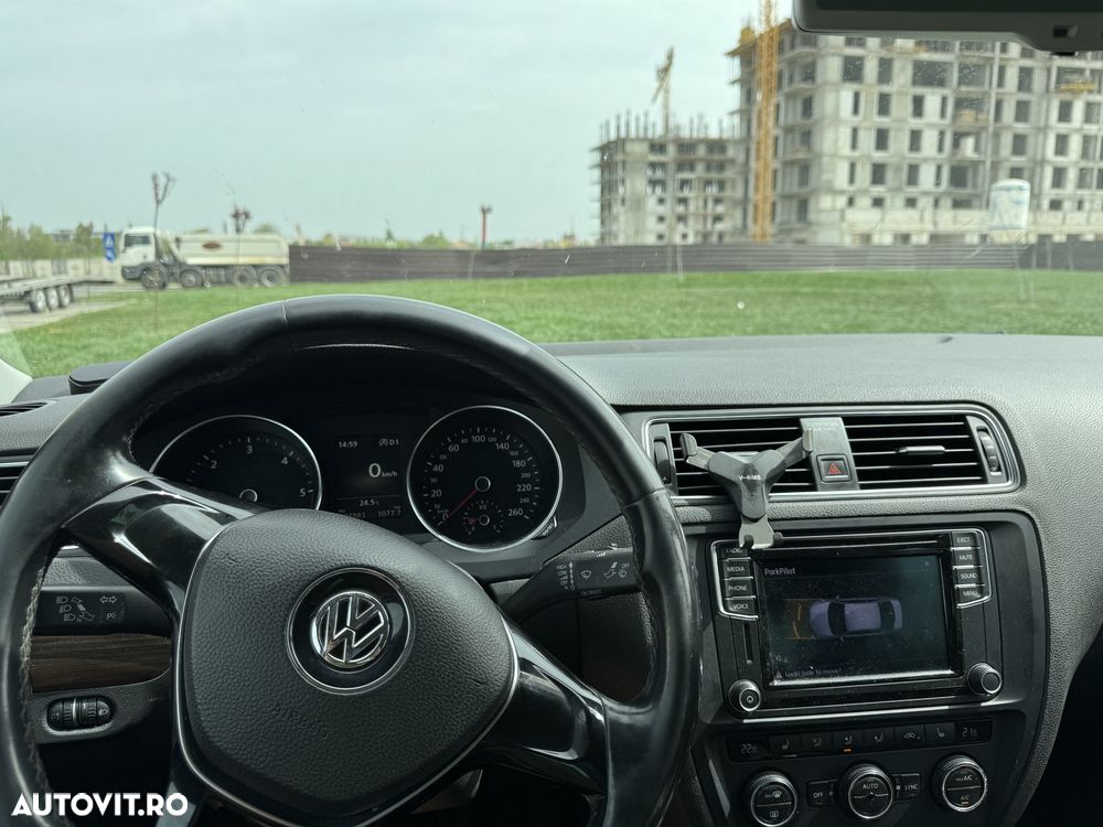 Volkswagen Jetta 2.0 TDI DSG Comfortline - 10