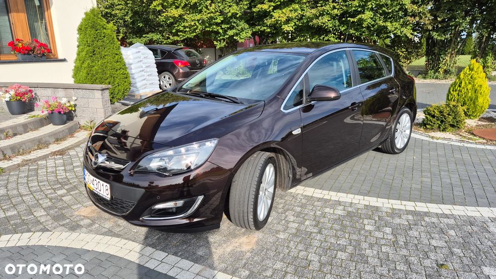 Opel Astra IV 1.4 T Cosmo - 12