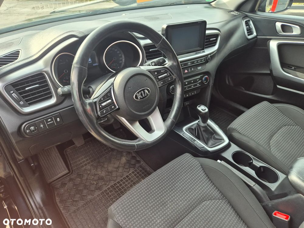 Kia Ceed 1.4 CVVT Dream-Team Edition - 23