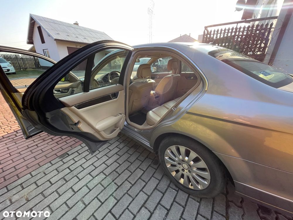 Mercedes-Benz Klasa C 200 CDI Elegance - 25