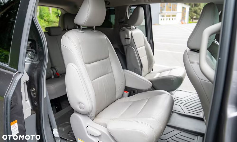 Toyota Sienna - 10