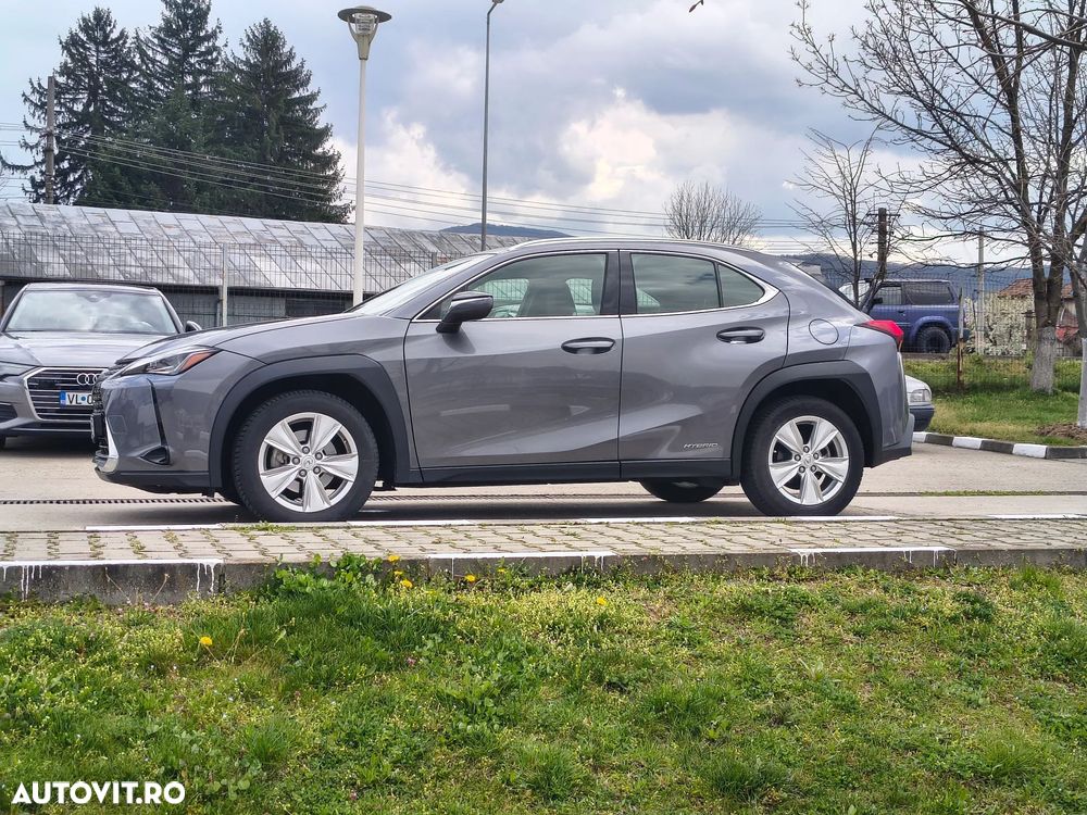 Lexus UX 250h Business Edition - 12