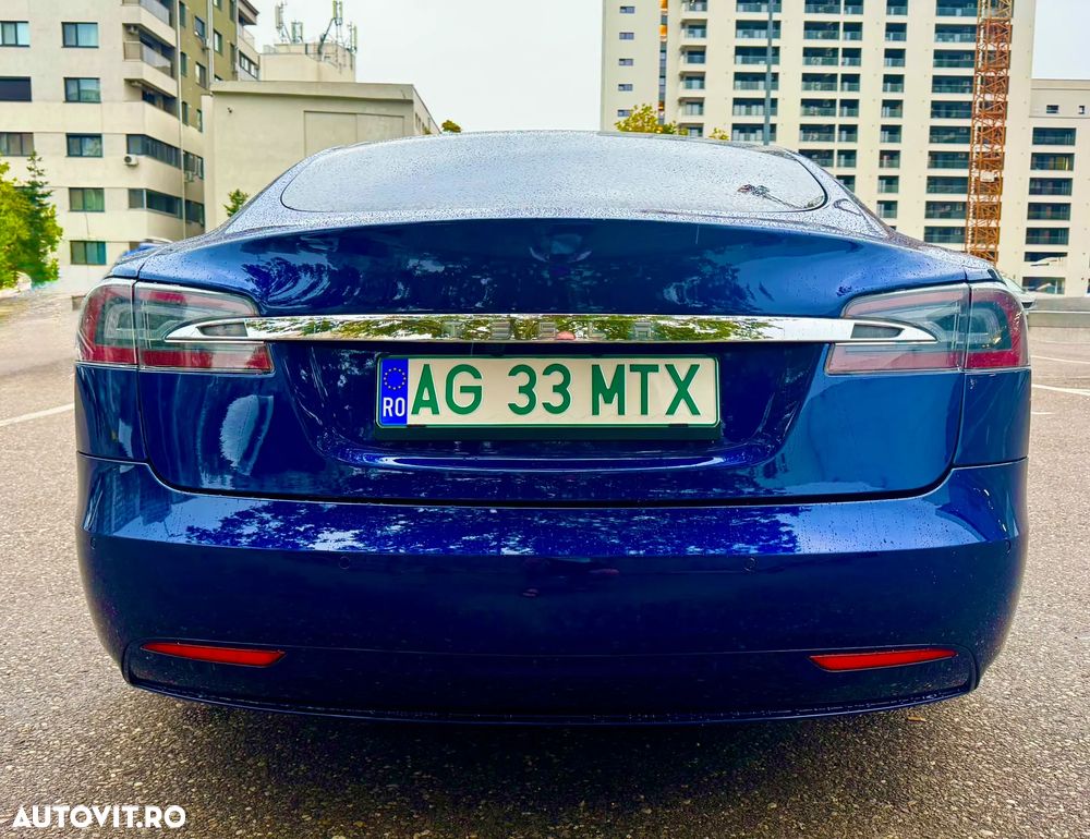 Tesla Model S - 6