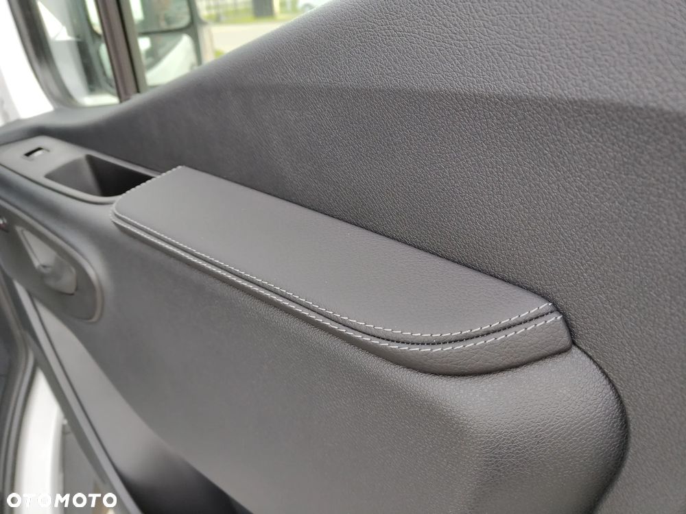 Mercedes-Benz Sprinter - 13