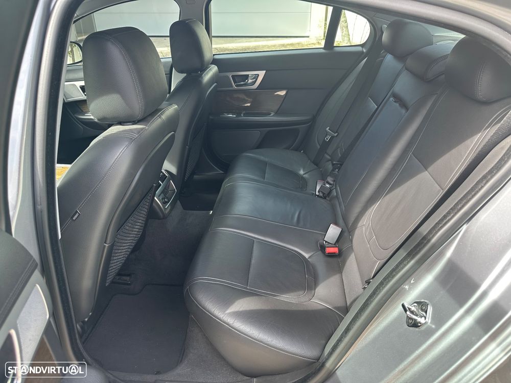 Jaguar XF 2.2 D Premium Luxury - 10