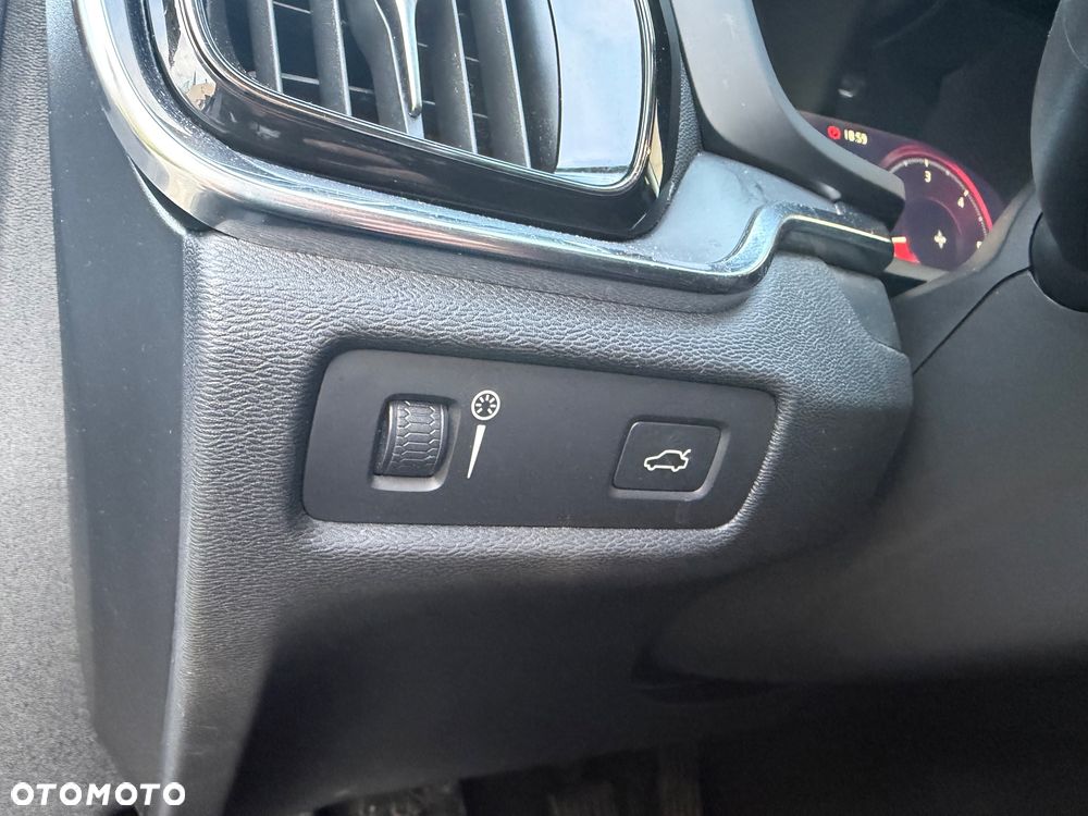 Volvo V60 D3 Summum - 29