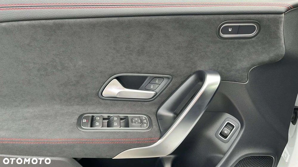 Mercedes-Benz CLA - 16