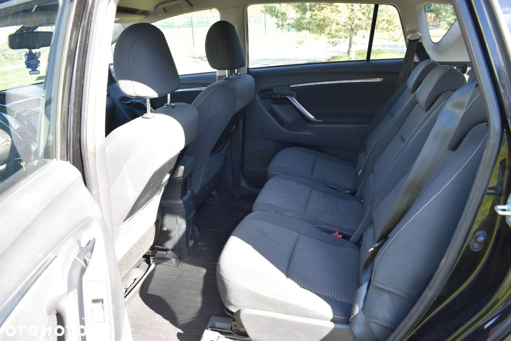 Toyota Verso 1.8 Premium 7os - 12