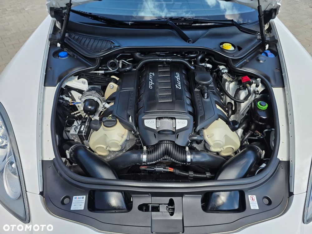 Porsche Panamera Turbo - 35