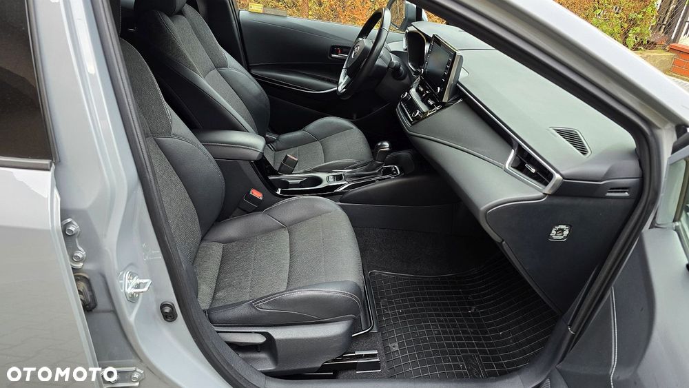 Toyota Corolla 1.8 Hybrid Selection - 28