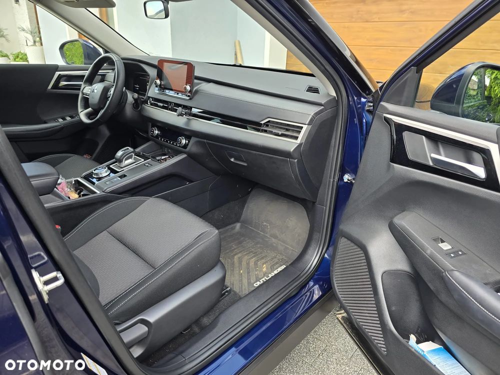 Mitsubishi Outlander - 12