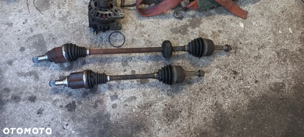 PÓŁOŚ PRAWA DACIA  LODGY DOKKER 1.6  B 1.5 DCI 1.2 - 1