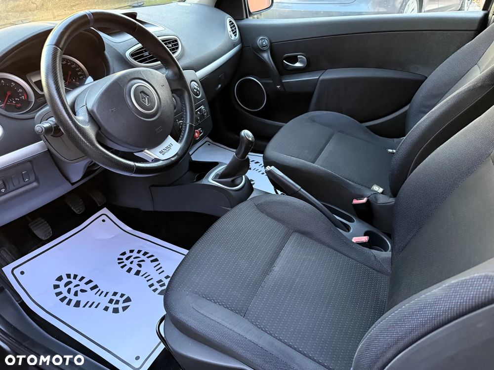 Renault Clio - 23
