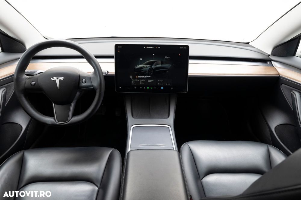 Tesla Model 3 - 8