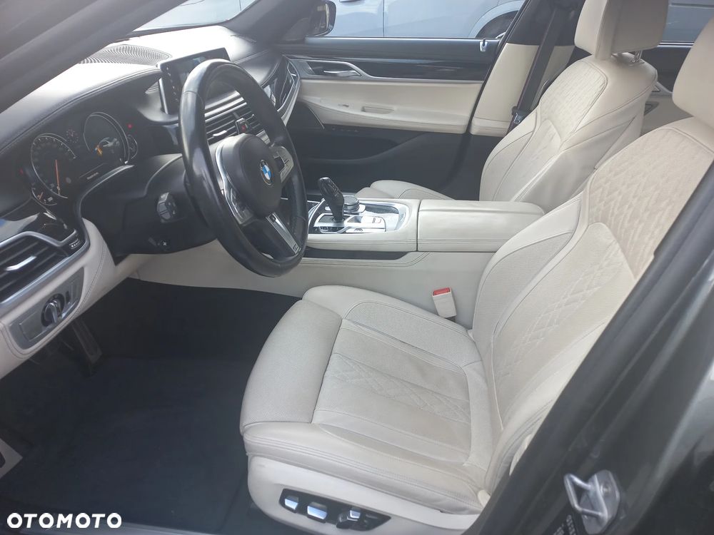 BMW Seria 7 750i xDrive - 13