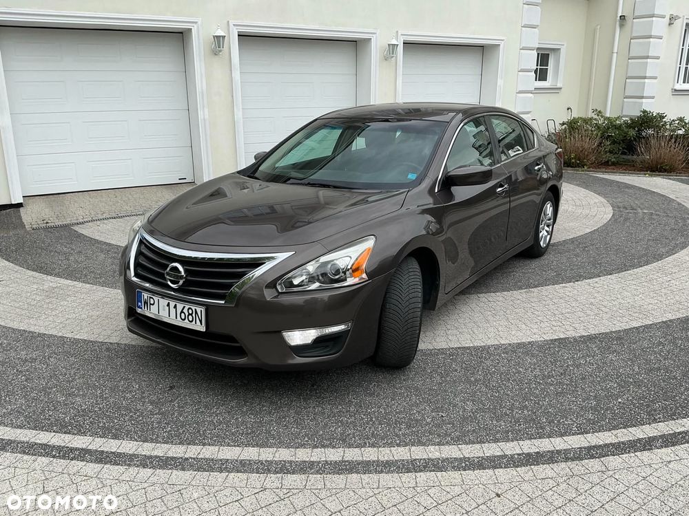 Nissan Altima - 4