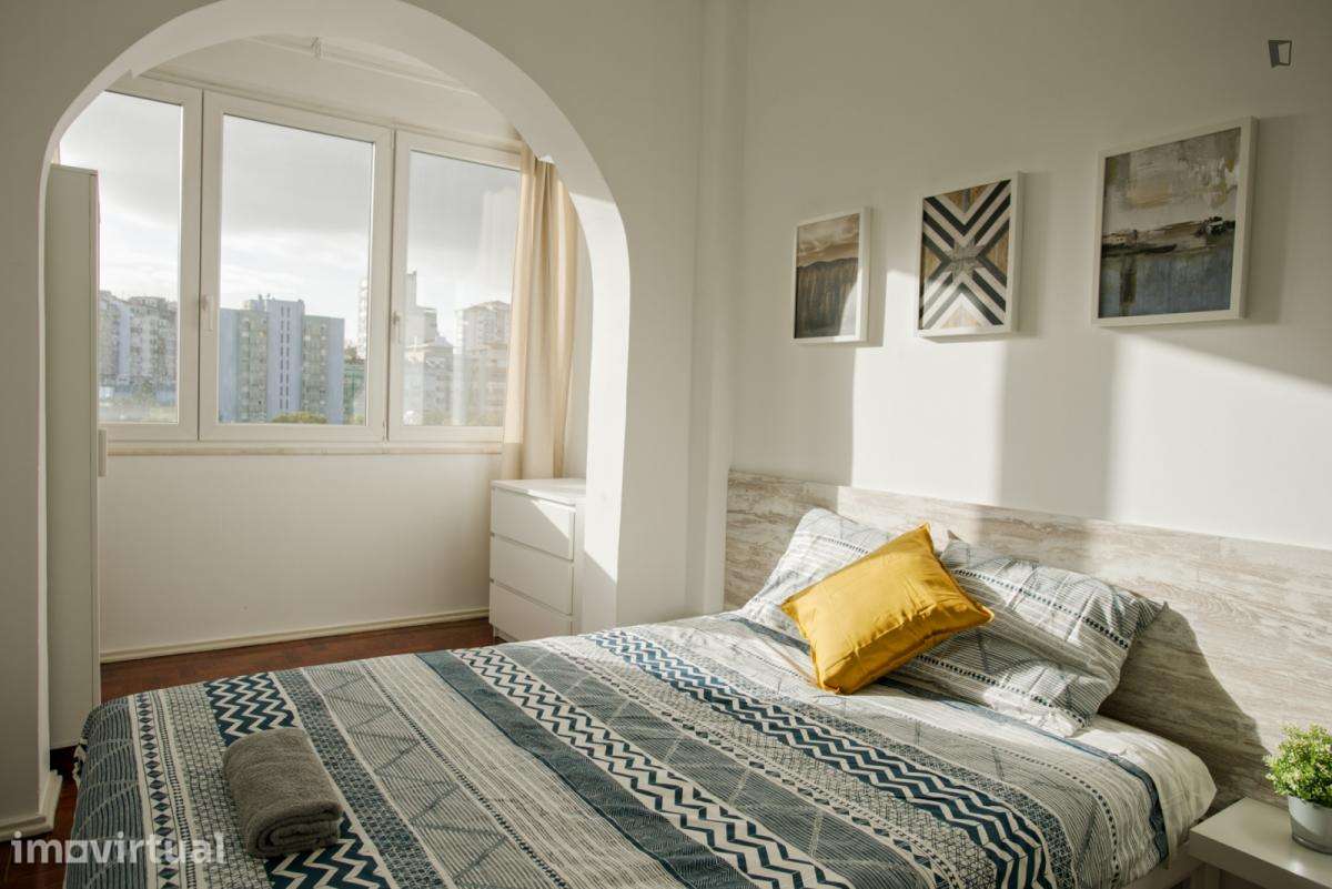 Quarto - localizado em Benfica Lisbon - Grande imagem: 2/57