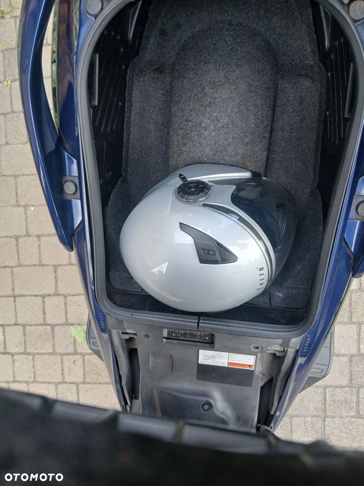 Suzuki Burgman - 12