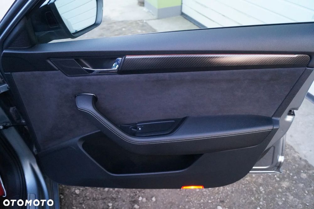Skoda Superb 2.0 TDI DSG Sportline - 7