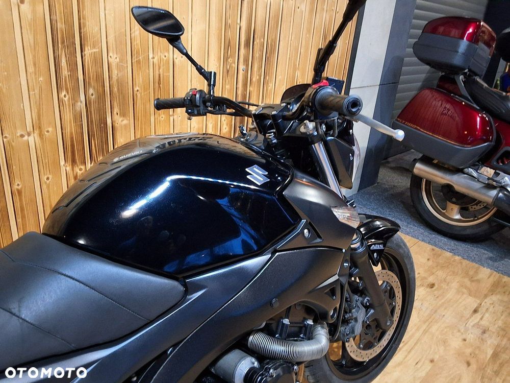 Suzuki GSR - 5