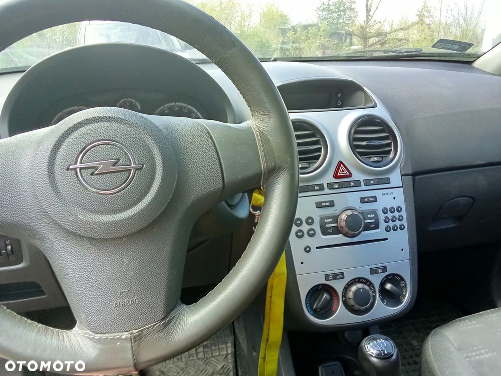 Opel Corsa 1.2 16V Essentia - 9