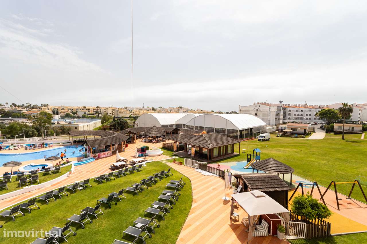 Apartamento T1 com Varanda, Piscina e a 800 m da Praia em Albufeira - Grande imagem: 2/21