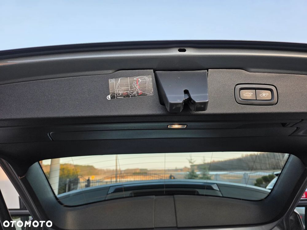 Volvo V60 D4 R-Design - 24