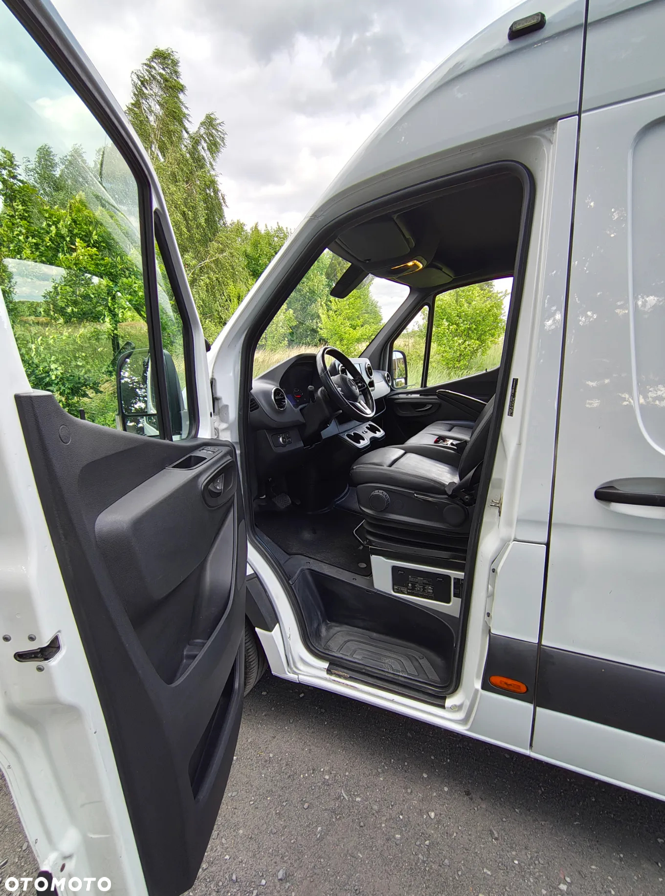 Mercedes-Benz Sprinter - 12