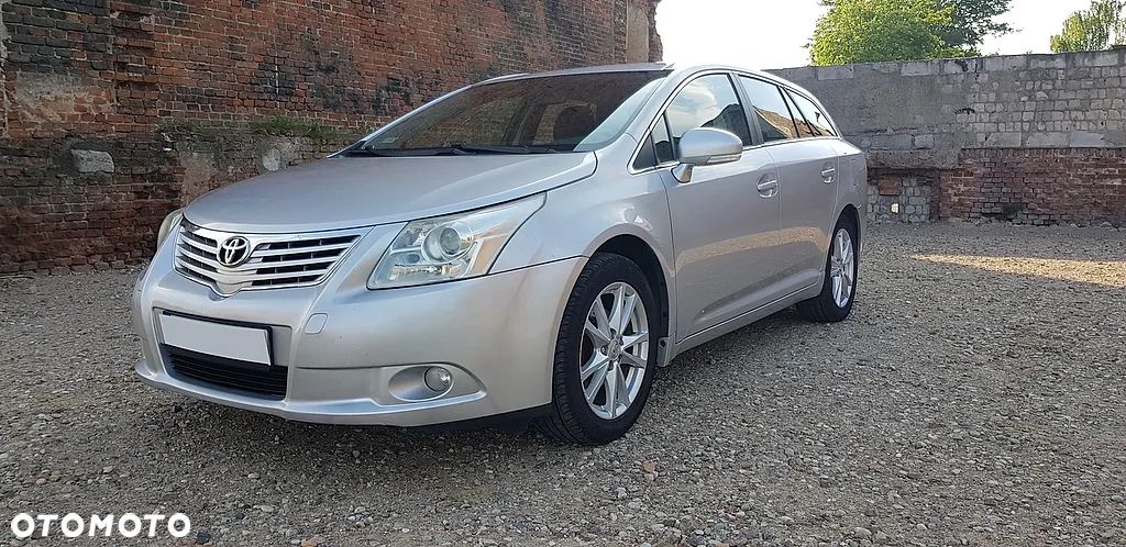 Toyota Avensis 2.0 D-4D Combi Executive - 1