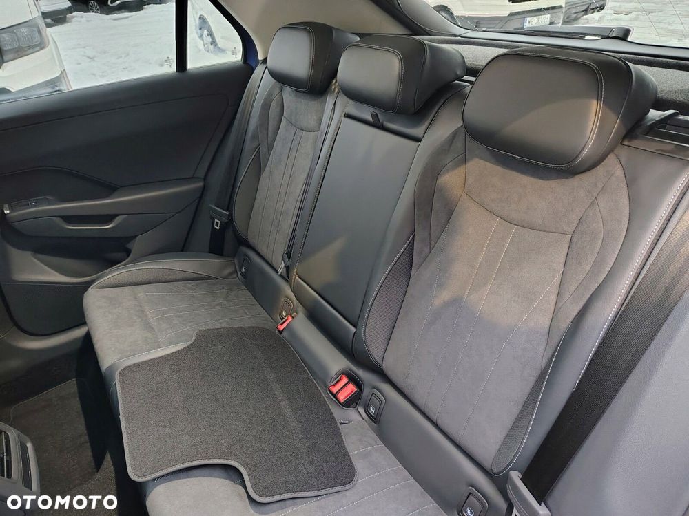 Volkswagen T-Roc 1.5 eTSI Style DSG - 11