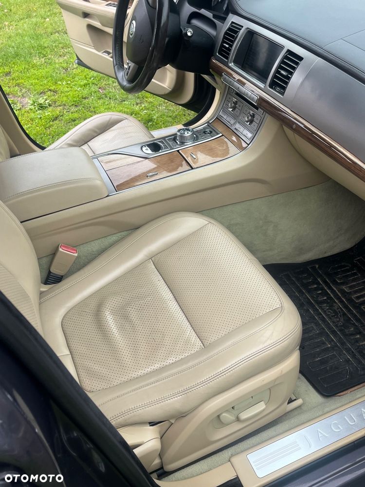 Jaguar XF 3.0 V6 D S Portfolio - 8