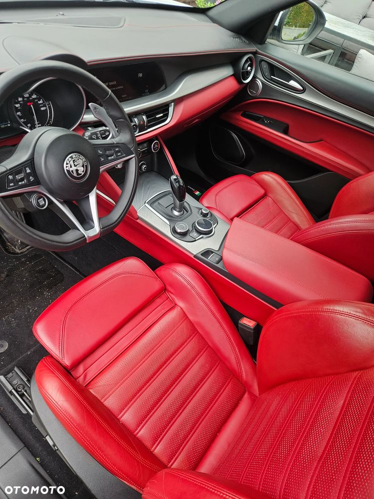 Alfa Romeo Stelvio 2.0 Turbo 16V AT8-Q4 Ti - 14