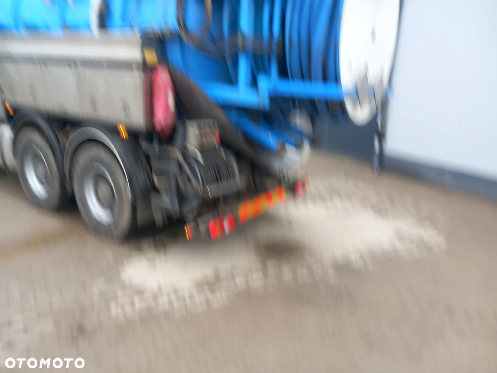 Mercedes-Benz Arocs - 7