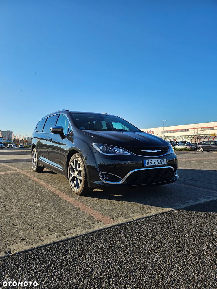 Chrysler Pacifica - 1