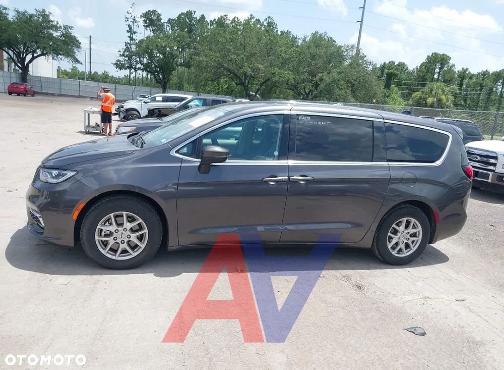 Chrysler Pacifica - 7